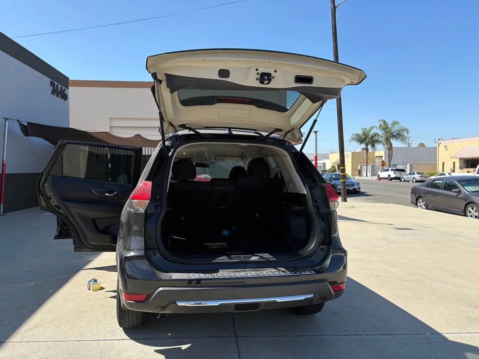 2017 Nissan Rogue - Image 11 of 13