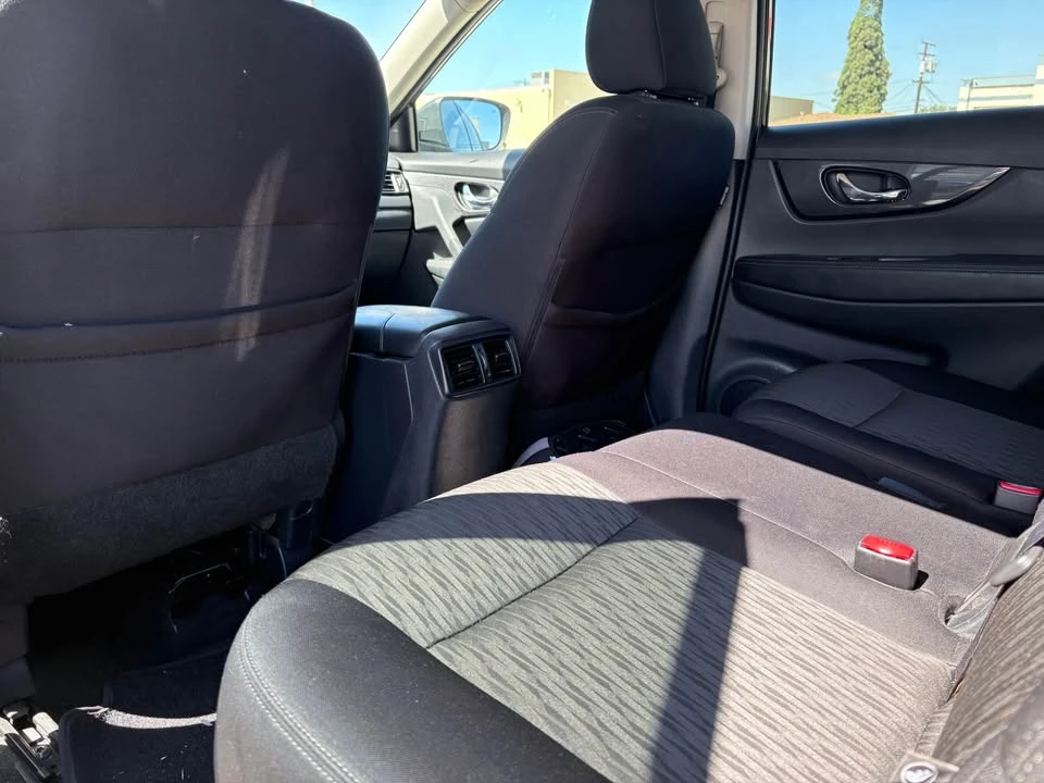 2017 Nissan Rogue - Image 9 of 13