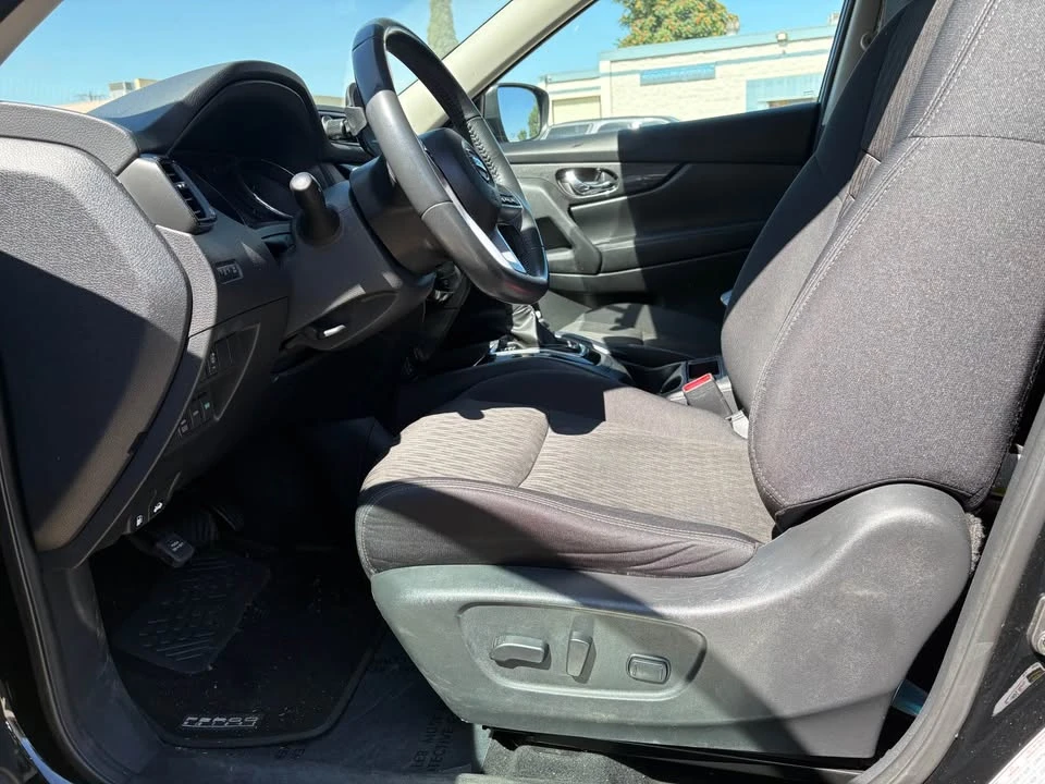 2017 Nissan Rogue - Image 5 of 13