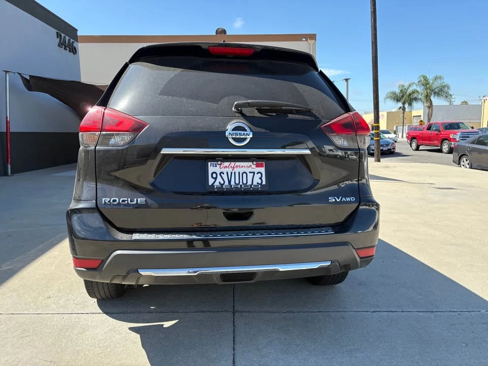 2017 Nissan Rogue - Image 2 of 13