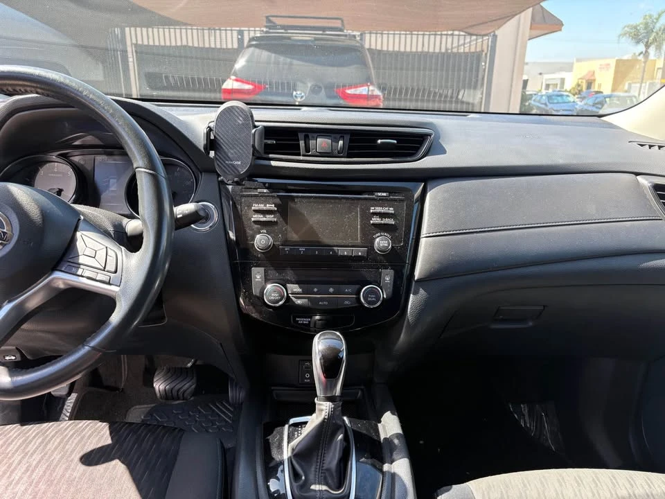 2017 Nissan Rogue - Image 8 of 13