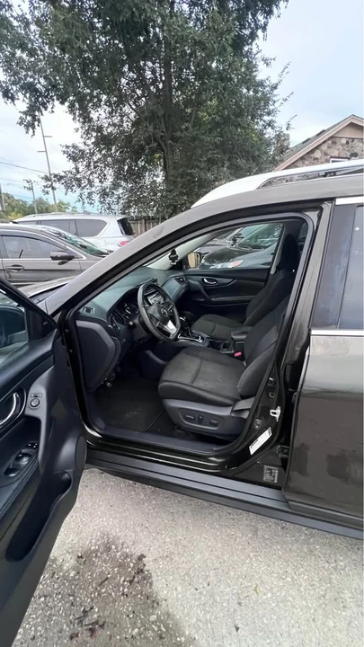 2017 Nissan Rogue - Image 13 of 17