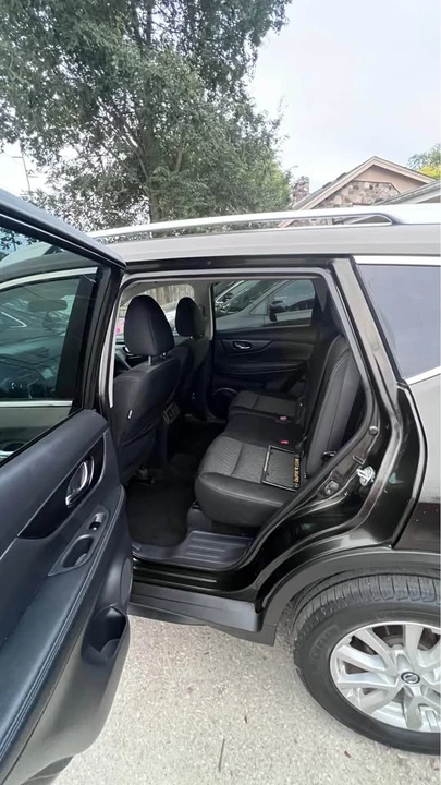 2017 Nissan Rogue - Image 16 of 17