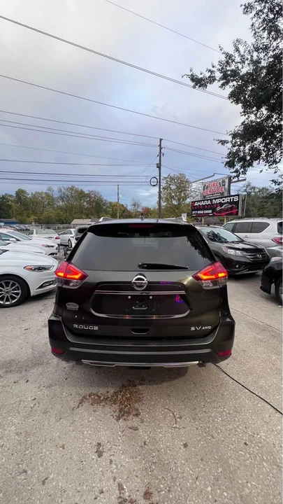2017 Nissan Rogue - Image 2 of 17