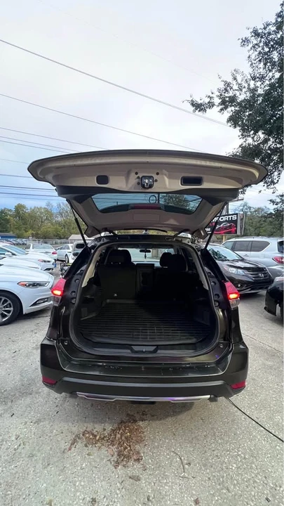2017 Nissan Rogue - Image 15 of 17