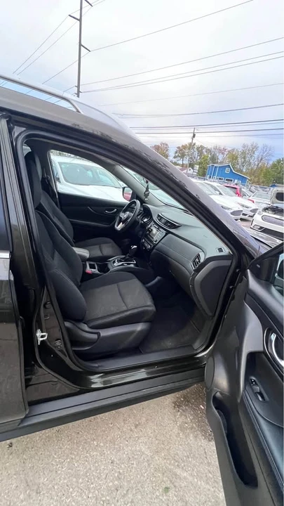 2017 Nissan Rogue - Image 12 of 17