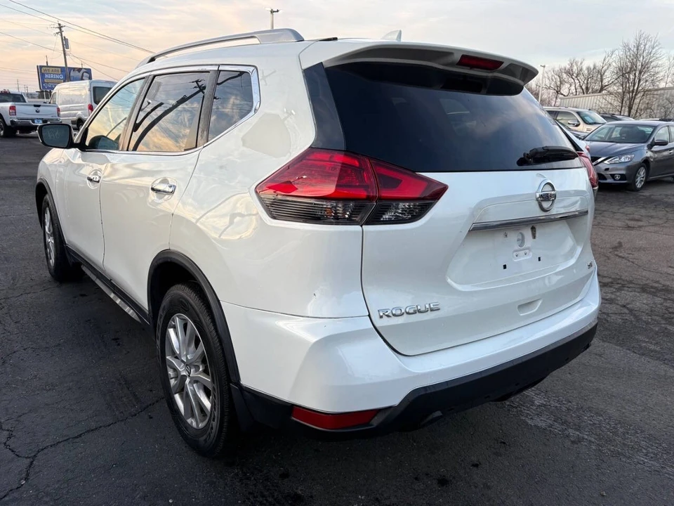 2017 Nissan Rogue - Image 6 of 9