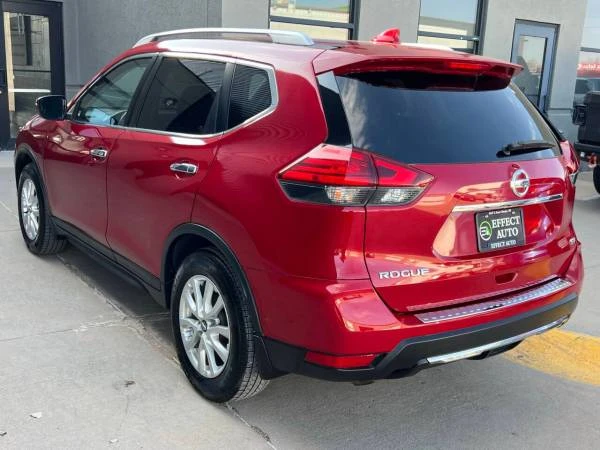 2017 Nissan Rogue - Image 8 of 21