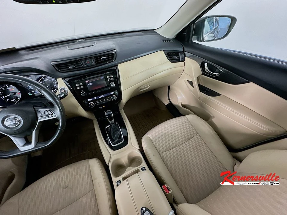 2017 Nissan Rogue - Image 11 of 21
