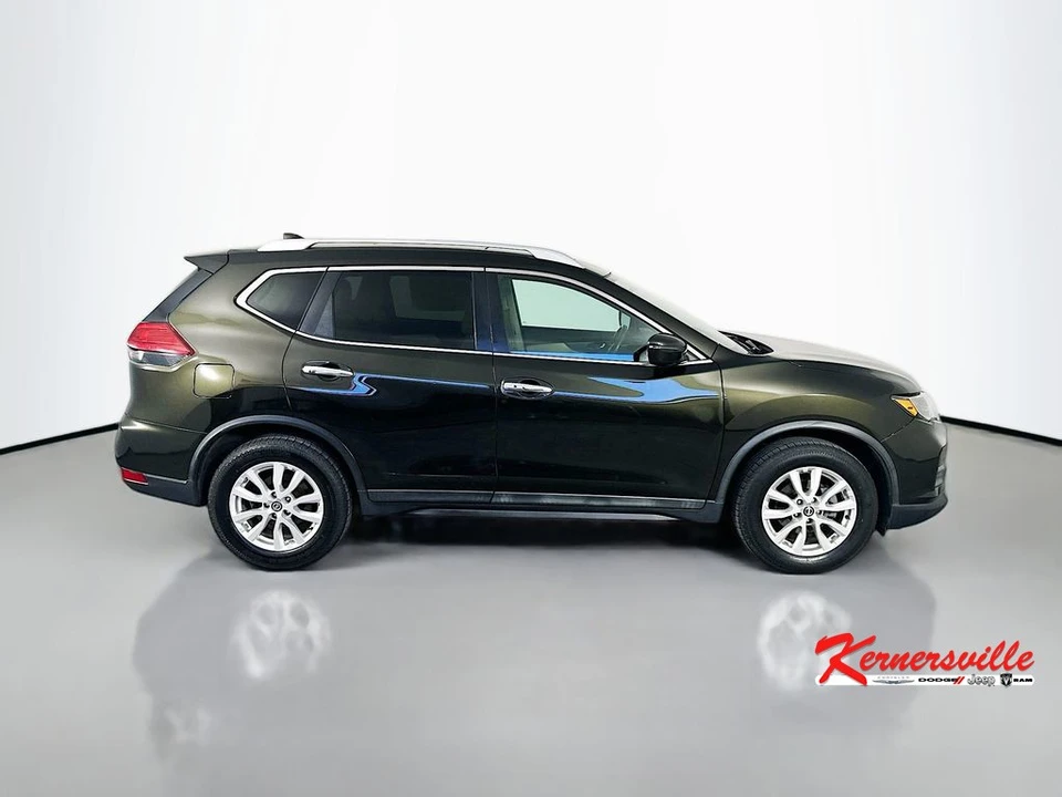 2017 Nissan Rogue - Image 8 of 21
