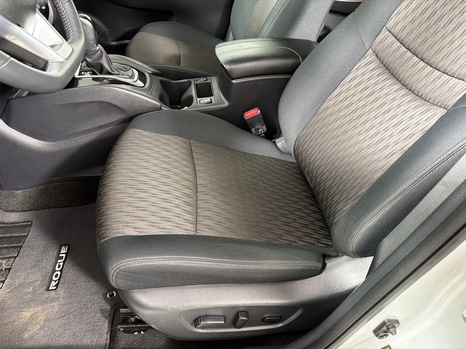 2017 Nissan Rogue - Image 11 of 21