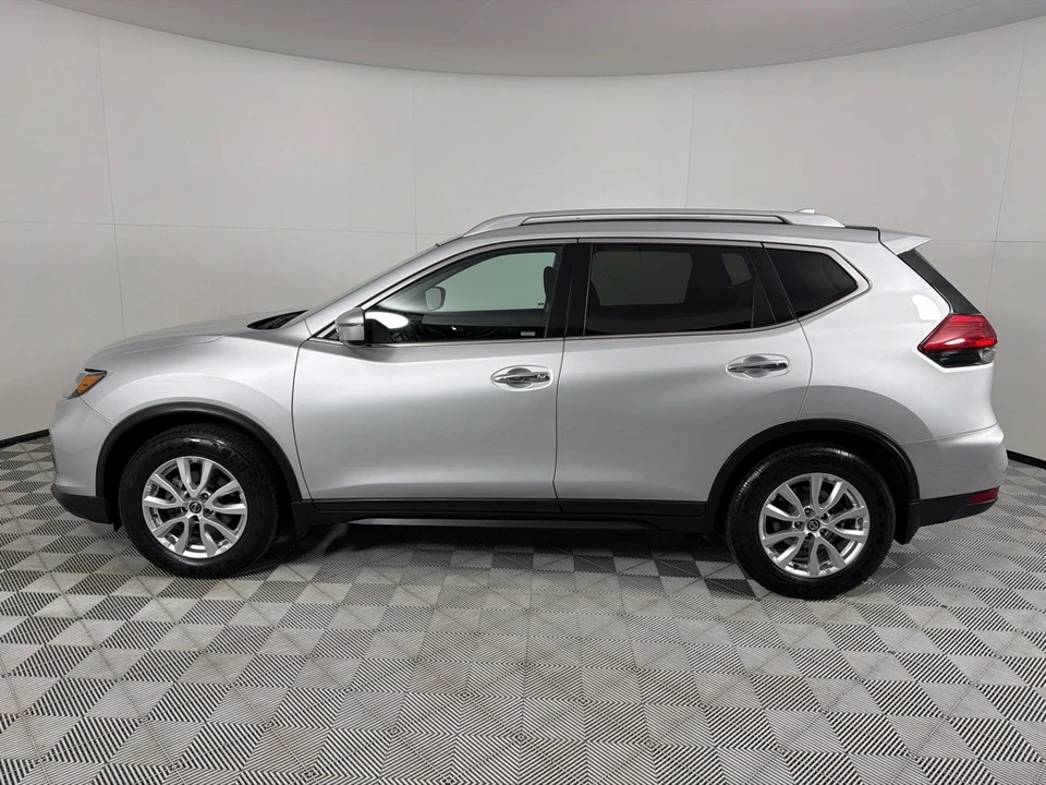 2017 Nissan Rogue - Image 8 of 21