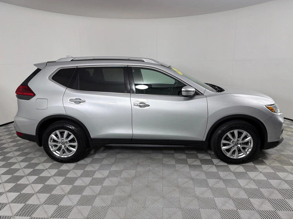 2017 Nissan Rogue - Image 4 of 21