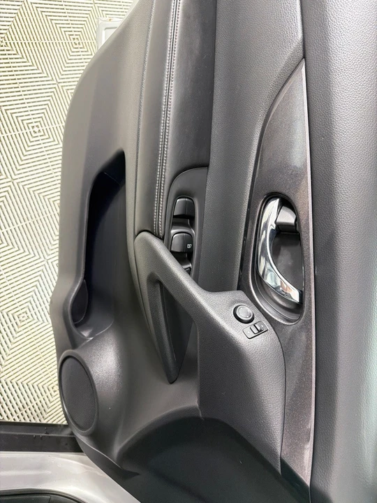 2017 Nissan Rogue - Image 10 of 21