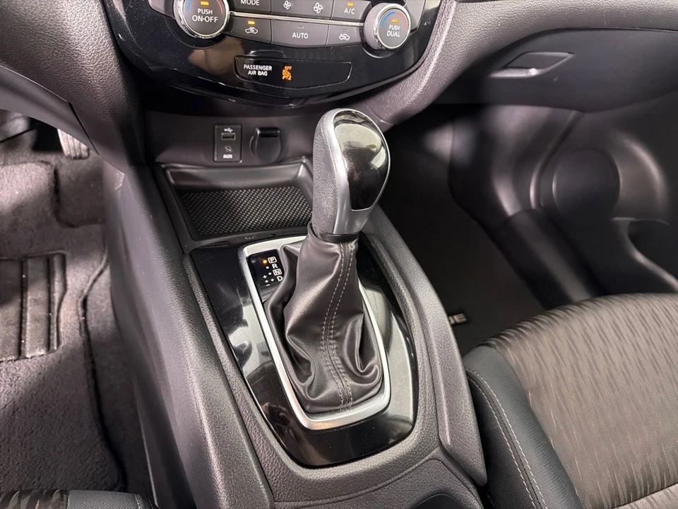 2017 Nissan Rogue - Image 18 of 21