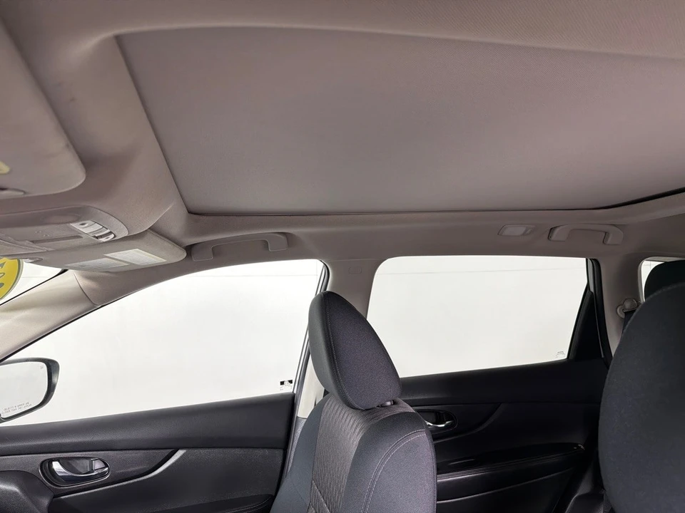 2017 Nissan Rogue - Image 13 of 21