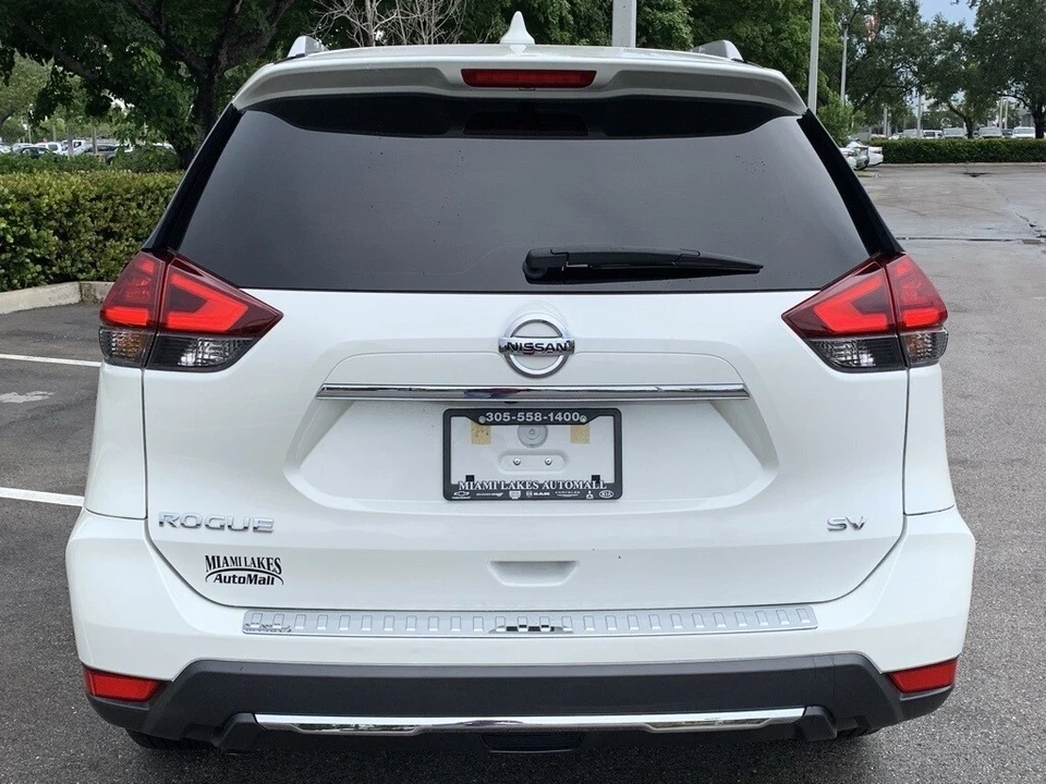 2017 Nissan Rogue - Image 11 of 12