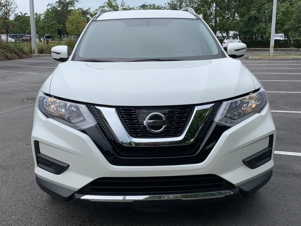 2017 Nissan Rogue - Image 10 of 12
