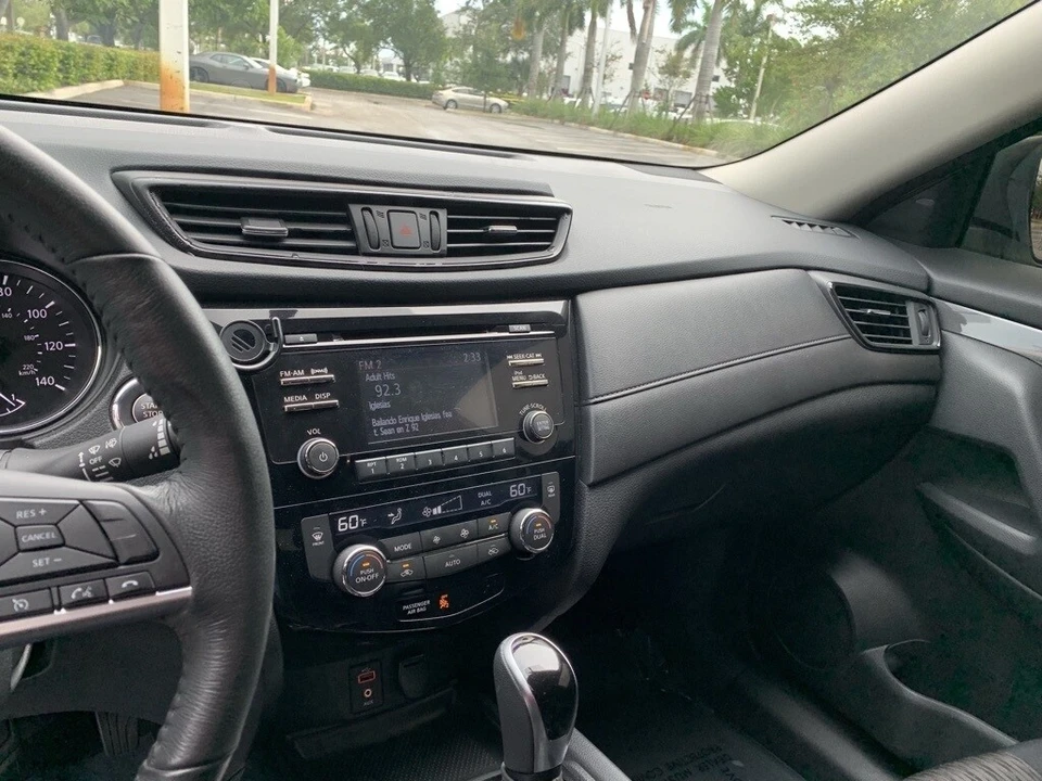 2017 Nissan Rogue - Image 6 of 12