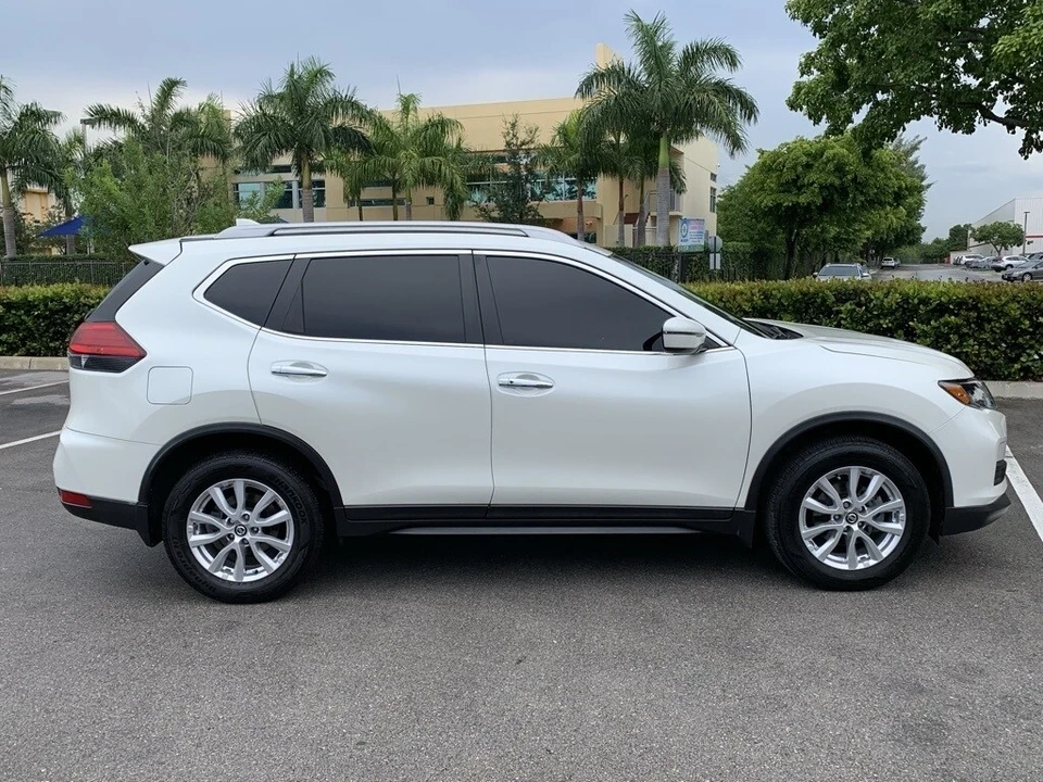 2017 Nissan Rogue - Image 9 of 12