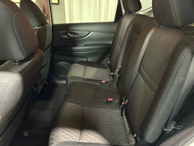 2017 Nissan Rogue - Image 11 of 12