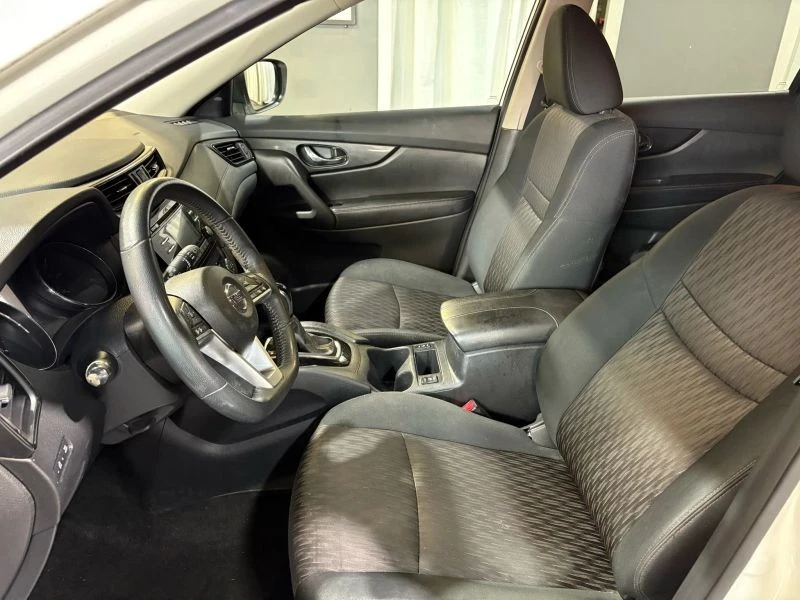 2017 Nissan Rogue - Image 9 of 12