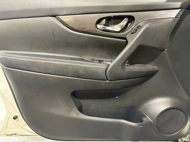 2017 Nissan Rogue - Image 10 of 12