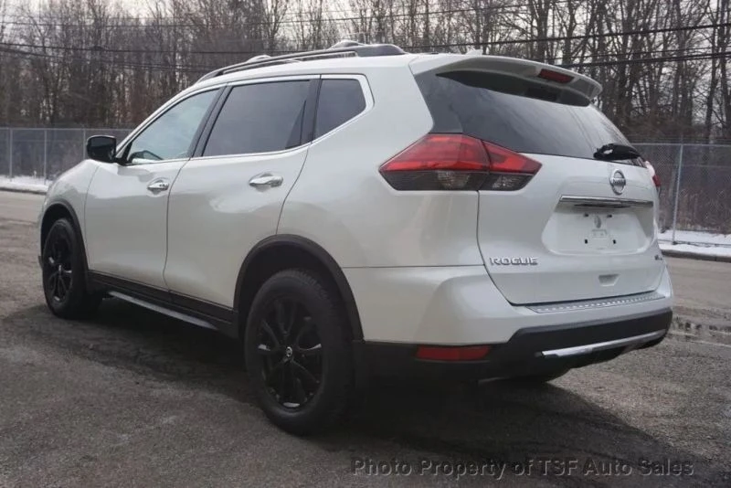 2017 Nissan Rogue - Image 5 of 12
