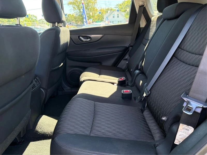 2017 Nissan Rogue - Image 10 of 12