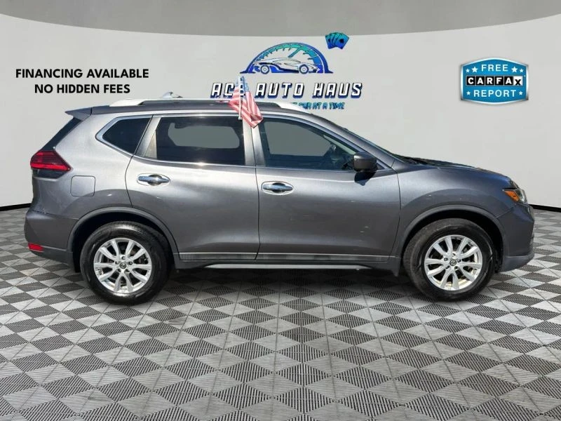 2017 Nissan Rogue - Image 8 of 12