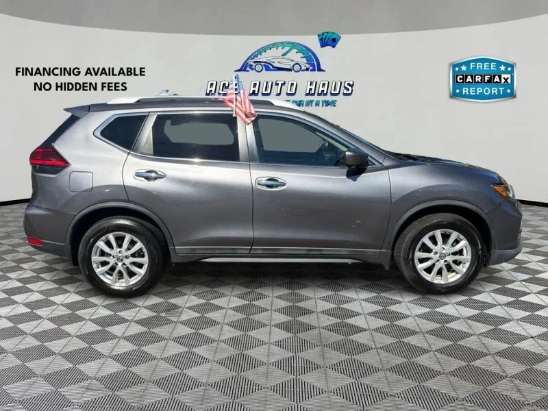 2017 Nissan Rogue - Image 8 of 12