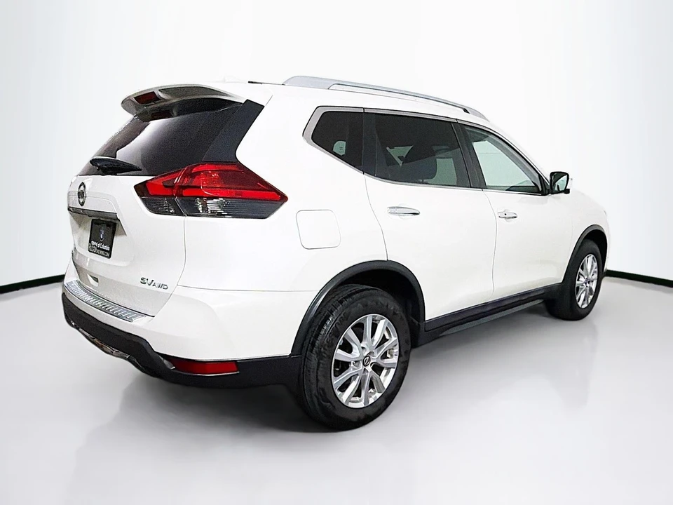 2017 Nissan Rogue - Image 8 of 21