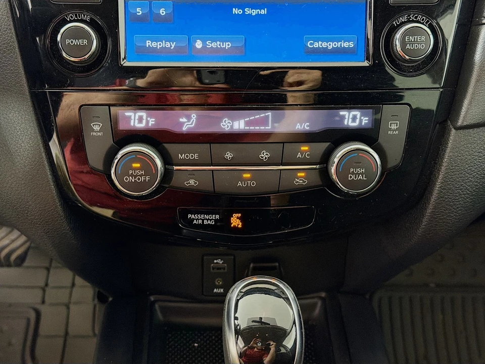 2017 Nissan Rogue - Image 19 of 21