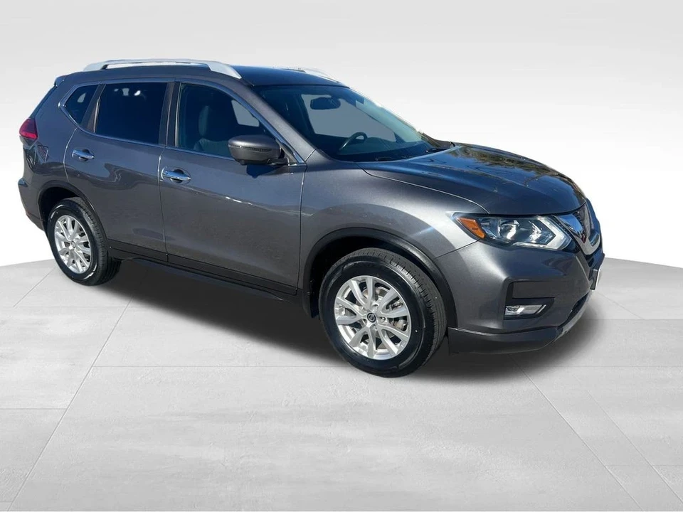 2017 Nissan Rogue - Image 8 of 12