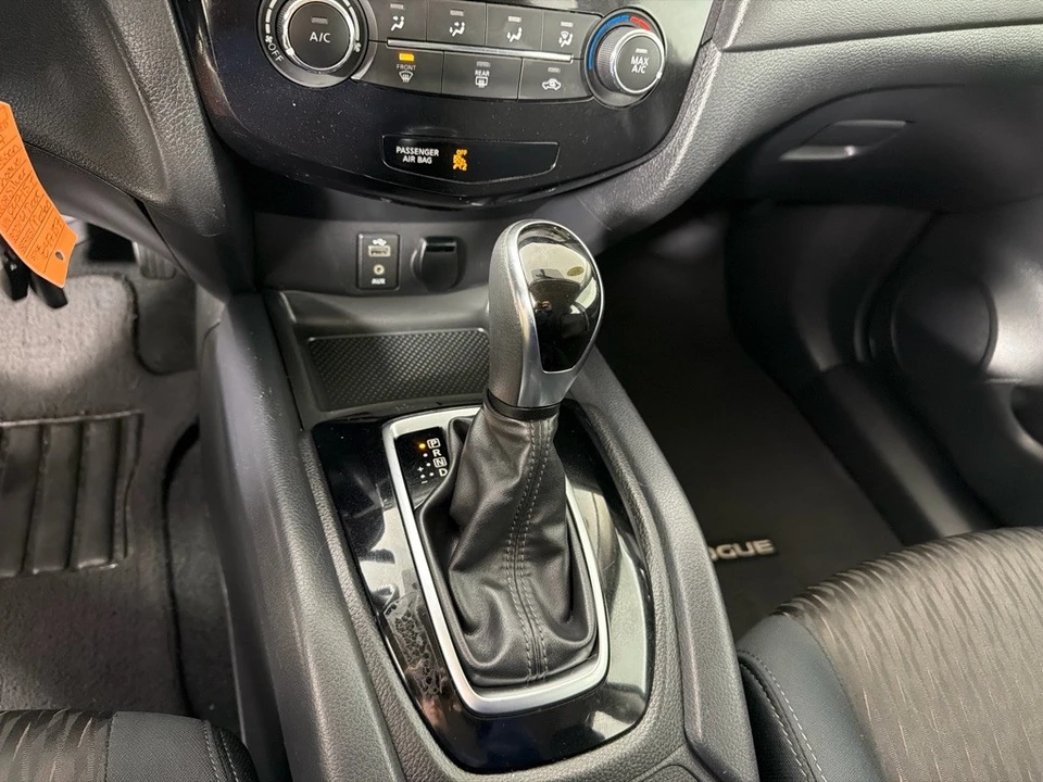 2017 Nissan Rogue - Image 16 of 21