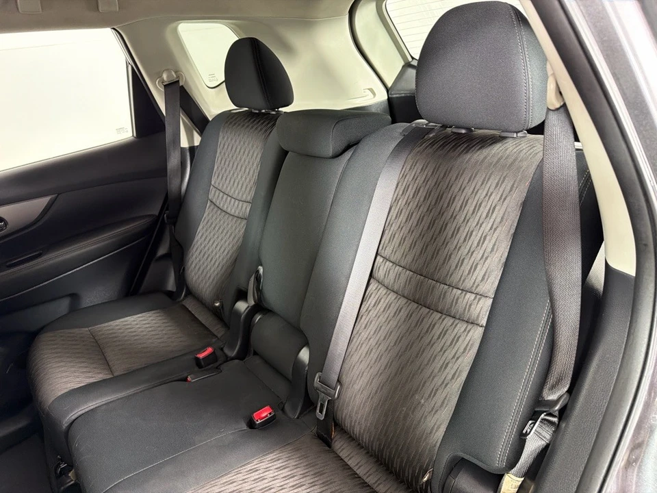 2017 Nissan Rogue - Image 18 of 21