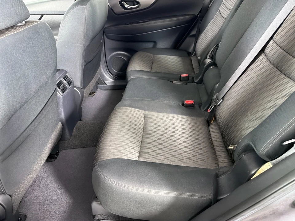 2017 Nissan Rogue - Image 17 of 21