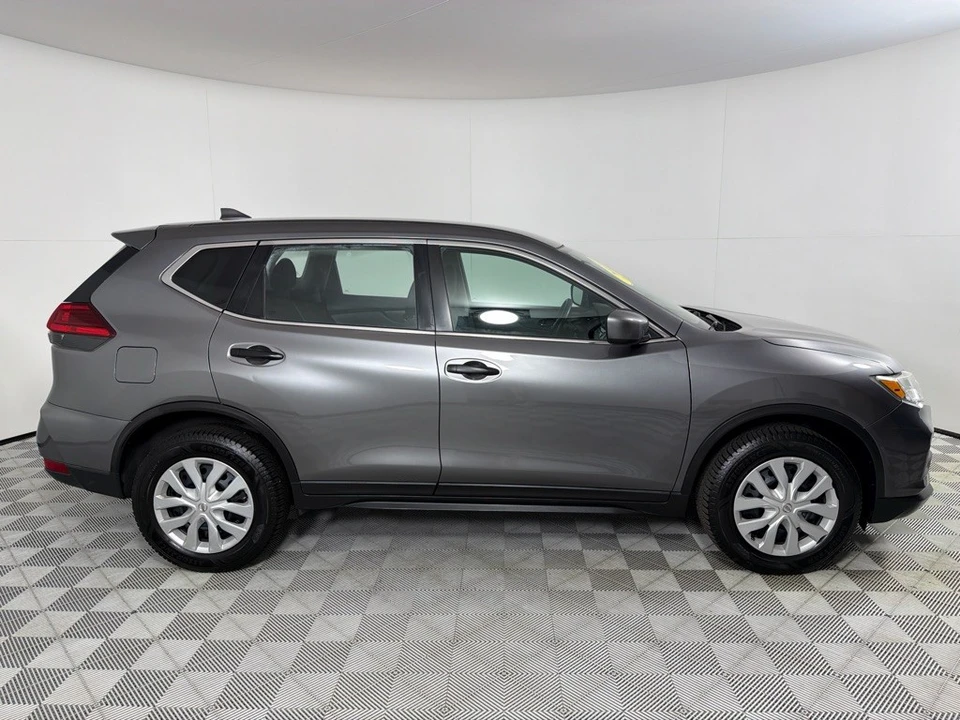 2017 Nissan Rogue - Image 4 of 21