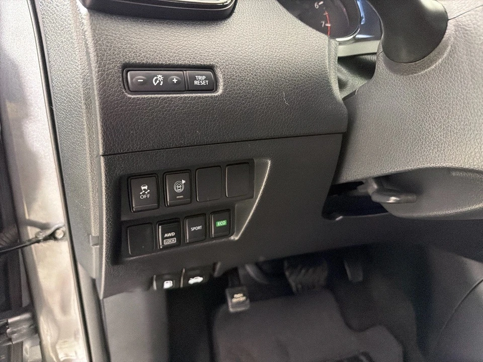 2017 Nissan Rogue - Image 13 of 21