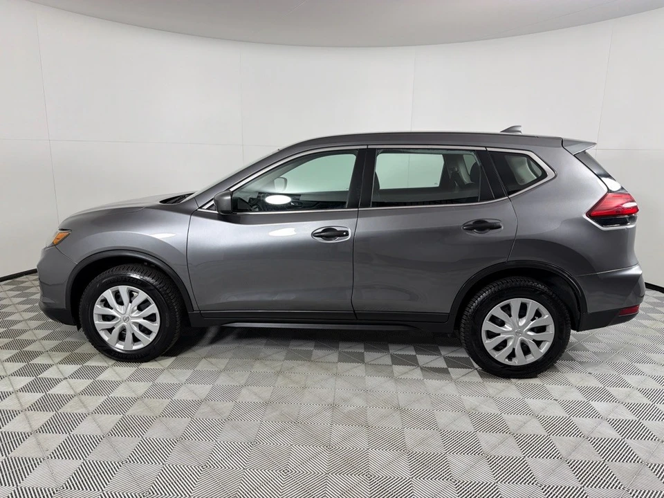 2017 Nissan Rogue - Image 8 of 21