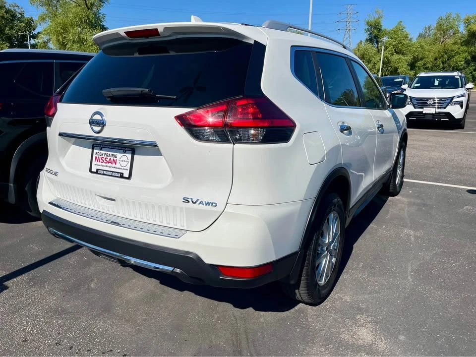 2017 Nissan Rogue - Image 5 of 7