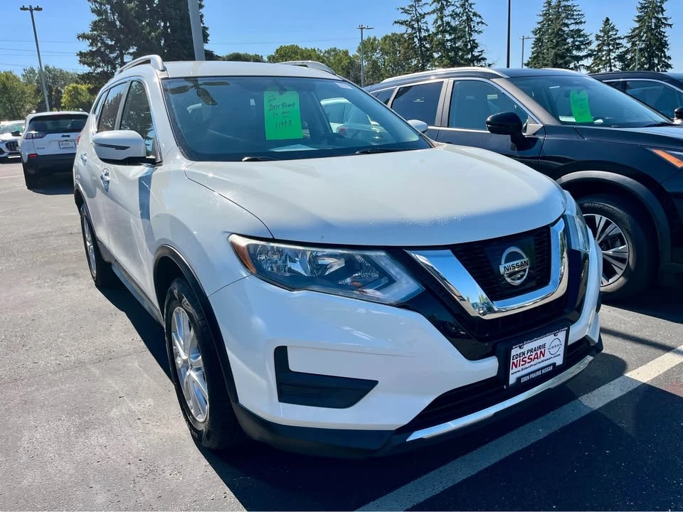 2017 Nissan Rogue - Image 2 of 7
