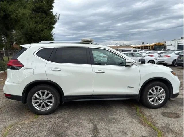 2017 Nissan Rogue - Image 2 of 10