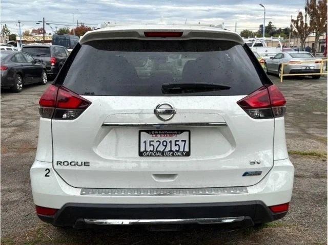 2017 Nissan Rogue - Image 4 of 10
