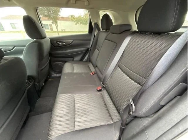 2017 Nissan Rogue - Image 10 of 10