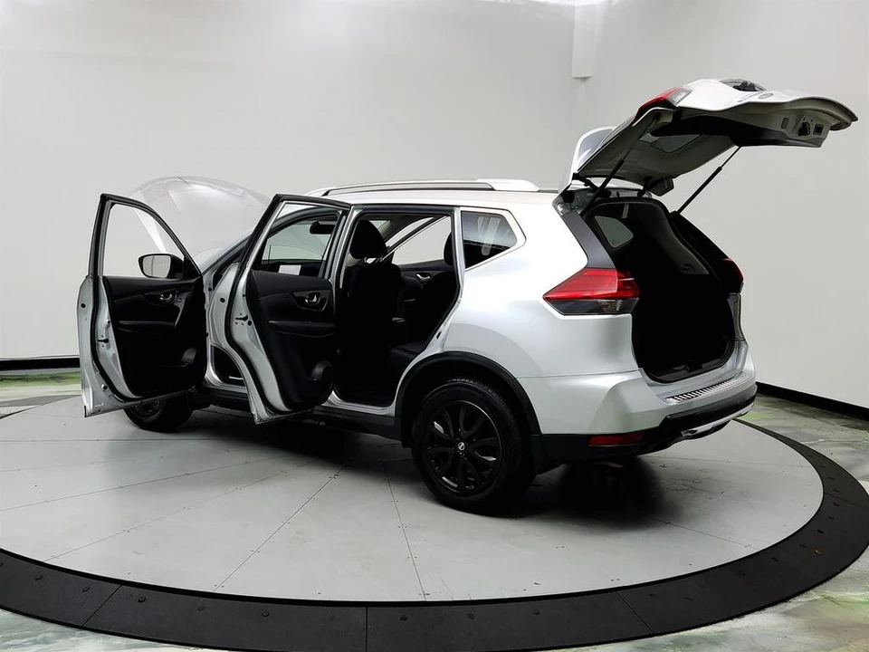 2017 Nissan Rogue - Image 9 of 12