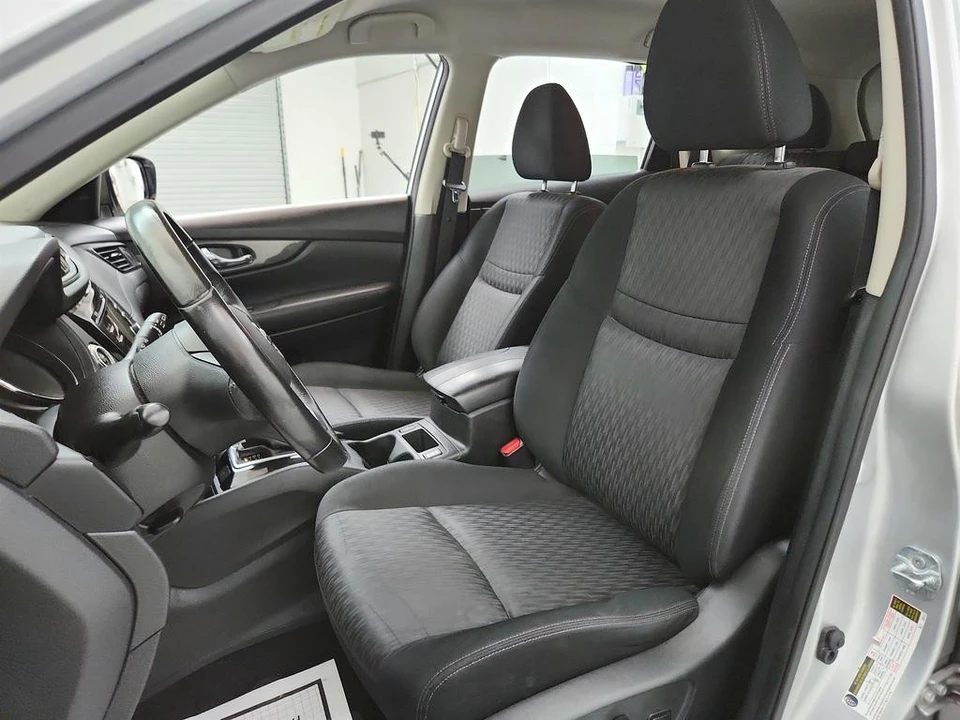 2017 Nissan Rogue - Image 11 of 12