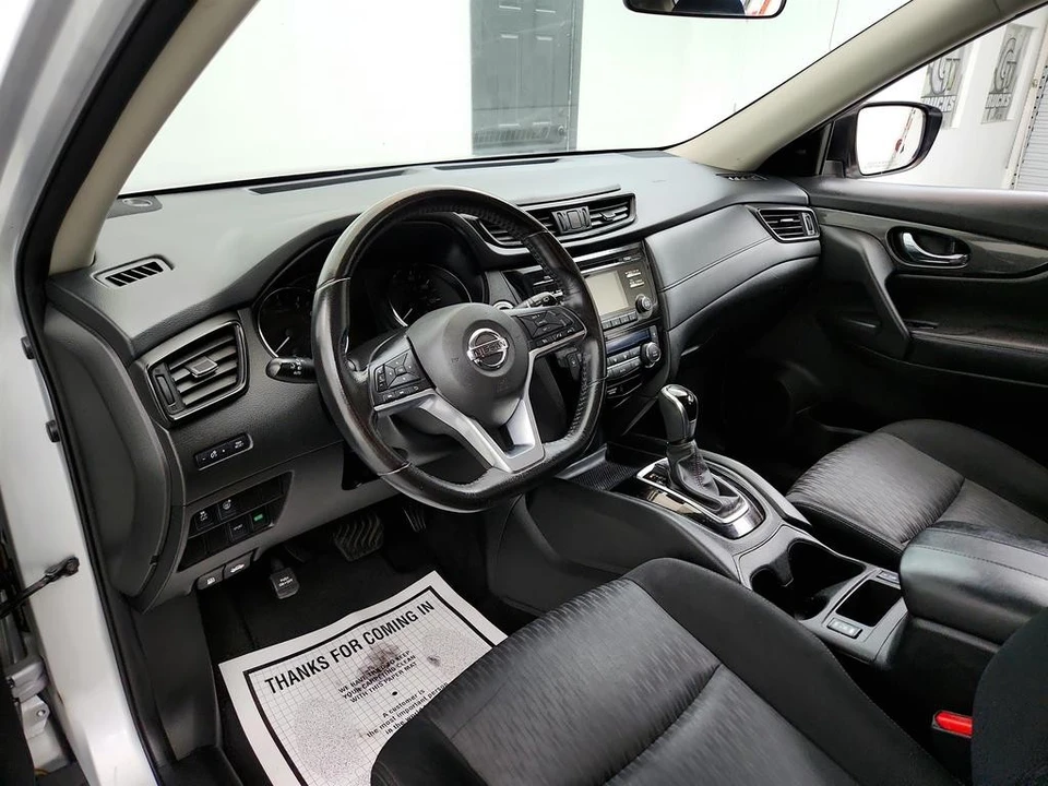 2017 Nissan Rogue - Image 10 of 12