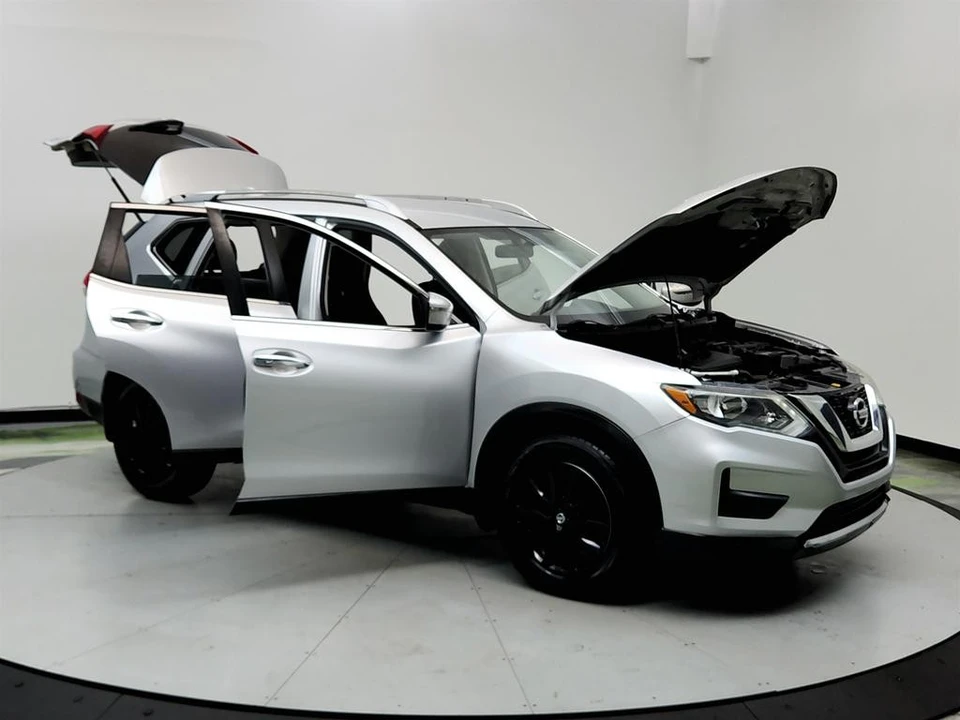 2017 Nissan Rogue - Image 8 of 12