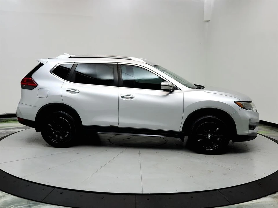 2017 Nissan Rogue - Image 4 of 12